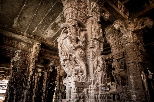Antiguas tallas de piedra en el Templo de Varadaraja —  Fotos de Stock