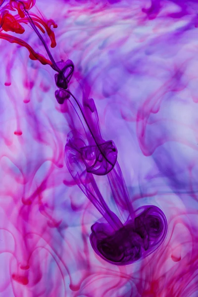 Violet and pink liquid in water — Stock Photo, Image
