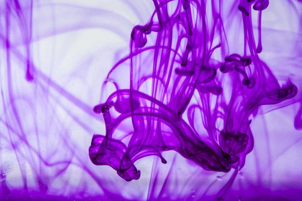Violet liquid in water — Stock Photo, Image