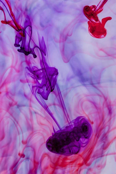 Violet and pink liquid in water — Stock Photo, Image