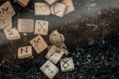 Yerdeki ahşap rünleri