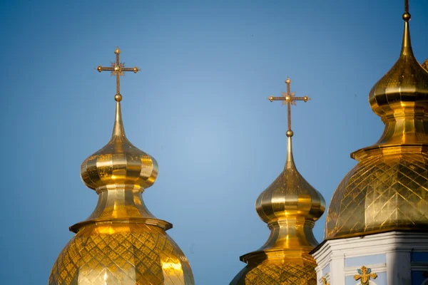 Golden copes of in cathedral in Kiev taken in spring in Ukraine — Stock Photo, Image