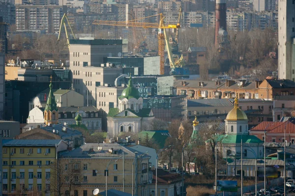 Kiev negocio e industria ciudad paisaje en el río, puente, y — Foto de Stock