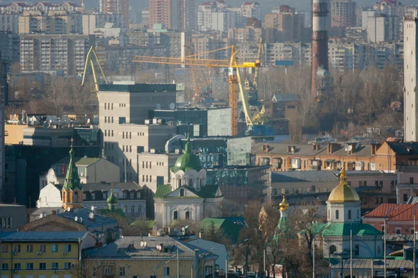 Kiev paisagem da cidade de negócios e indústria no rio, ponte, e — Fotografia de Stock