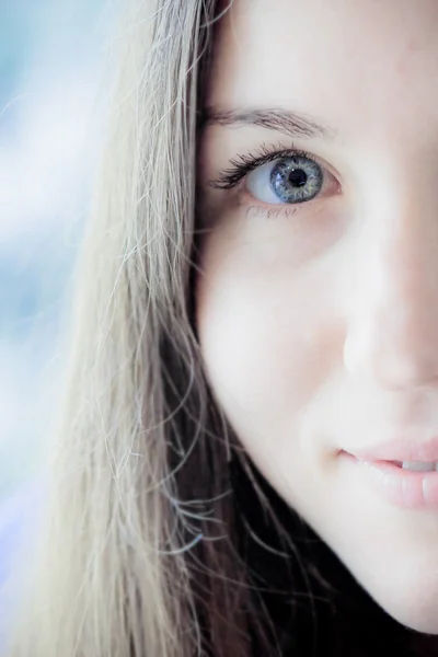 Close up portrait of a smiling woman — Stock Photo, Image