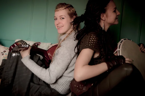 Two beautiful woman with guitar — Stock Photo, Image