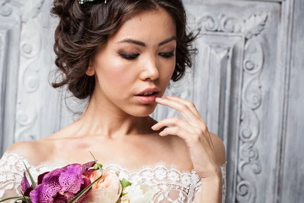 Young attractive bride with flowers — Stock Photo, Image