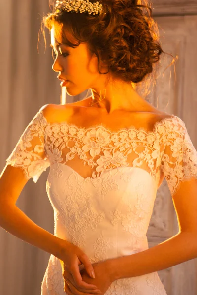 Young bride in wedding dress — Stock Photo, Image