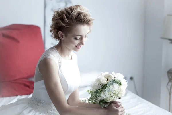 Charmante mooie bruid — Stockfoto
