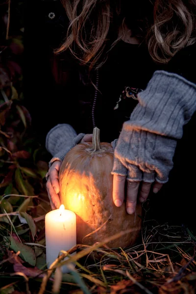 Halloween pumpkins on rocks in a forest at night — Stock Photo, Image