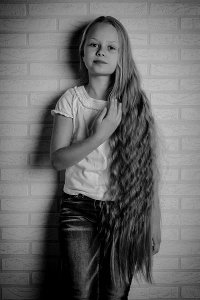 아름다운 어린 소녀 — 스톡 사진