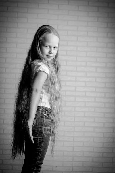 Vacker liten flicka — Stockfoto