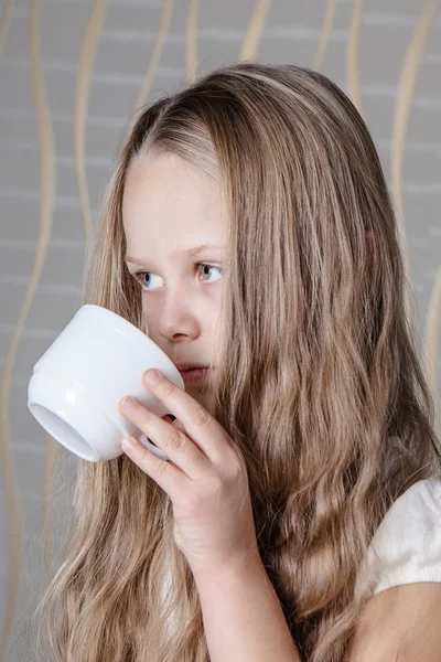 Beautiful little girl — Stock Photo, Image