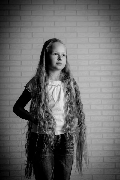 Vacker liten flicka — Stockfoto