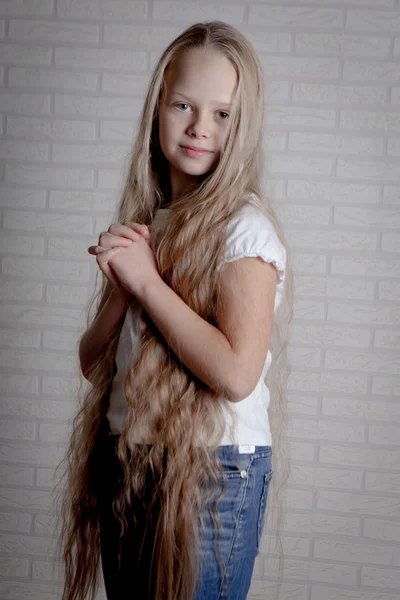 Blond meisje — Stockfoto