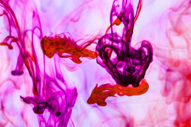 mavi ve mor sıvı su soyut formları yapma