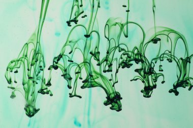 mavi ve mor sıvı su soyut formları yapma 