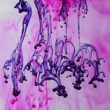 mavi ve mor sıvı su soyut formları yapma 