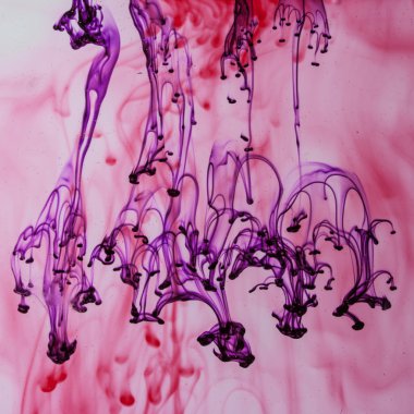 mavi ve mor sıvı su soyut formları yapma 