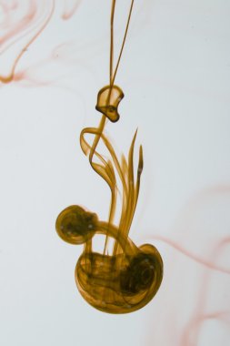 mavi ve mor sıvı su soyut formları yapma 