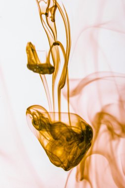 mavi ve mor sıvı su soyut formları yapma 