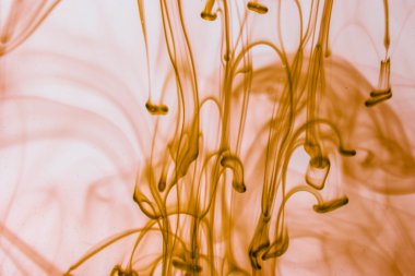 mavi ve mor sıvı su soyut formları yapma 