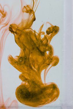 mavi ve mor sıvı su soyut formları yapma 