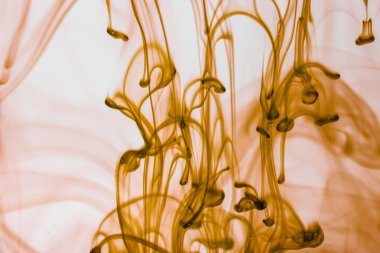 mavi ve mor sıvı su soyut formları yapma 