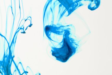 mavi ve mor sıvı su soyut formları yapma 