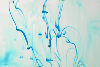 mavi ve mor sıvı su soyut formları yapma 