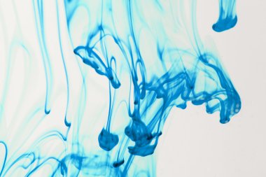 mavi ve mor sıvı su soyut formları yapma 