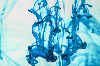 mavi ve mor sıvı su soyut formları yapma 