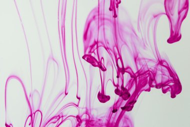 mavi ve mor sıvı su soyut formları yapma 