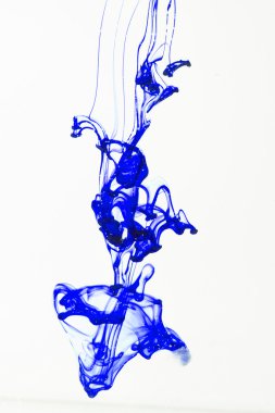 mavi ve mor sıvı su soyut formları yapma 