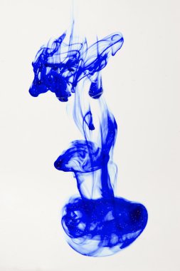 mavi ve mor sıvı su soyut formları yapma 