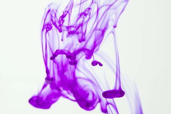 Tinta violeta na água — Fotografia de Stock