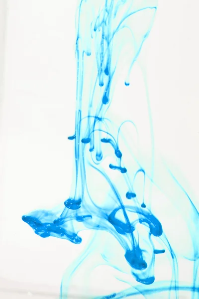 Blue and violet liquid in water making abstract forms — Stock Photo, Image