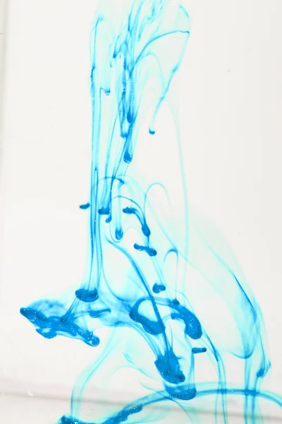 Blue and violet liquid in water making abstract forms — Stock Photo, Image