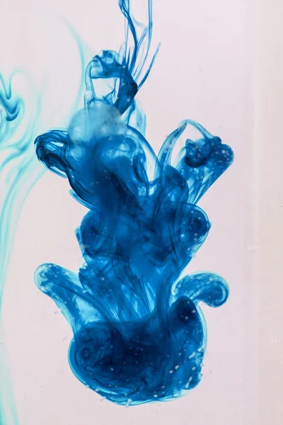 Blue and violet liquid in water making abstract forms — Stock Photo, Image