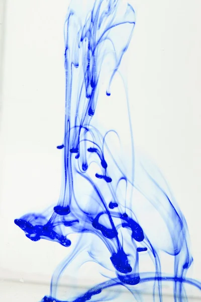 Blue and violet liquid in water making abstract forms — Stock Photo, Image