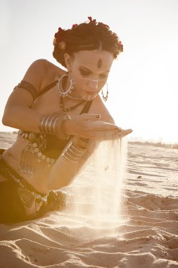 Etnik danslar dans kızı