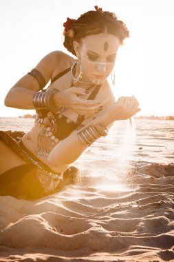 Etnik danslar dans kızı