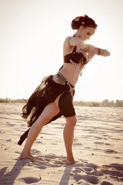 Girl dancing ethnic dances — Stock Photo, Image