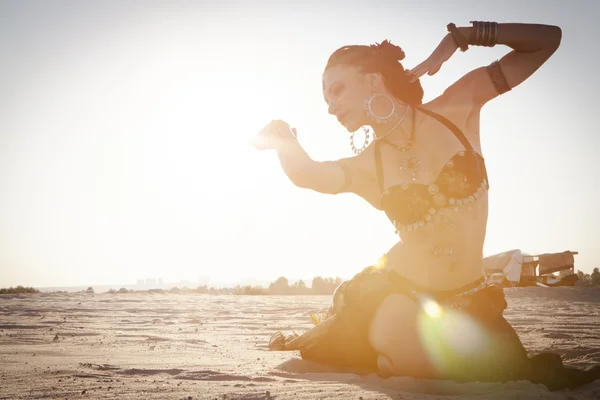 Girl dancing ethnic dances — Stock Photo, Image