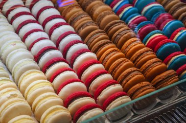 renkli taze makarons pasta plaka