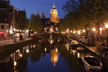 gece Amsterdam sokak