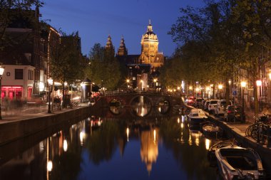 gece Amsterdam sokak