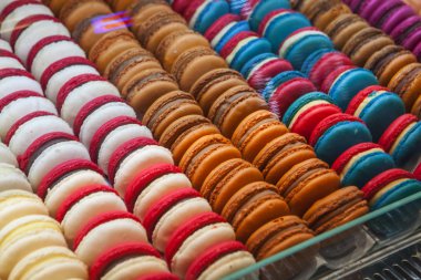 renkli taze makarons pasta plaka