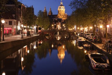 gece Amsterdam sokak