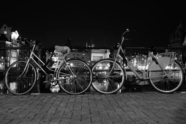 Vista nocturna del canal de Ámsterdam —  Fotos de Stock